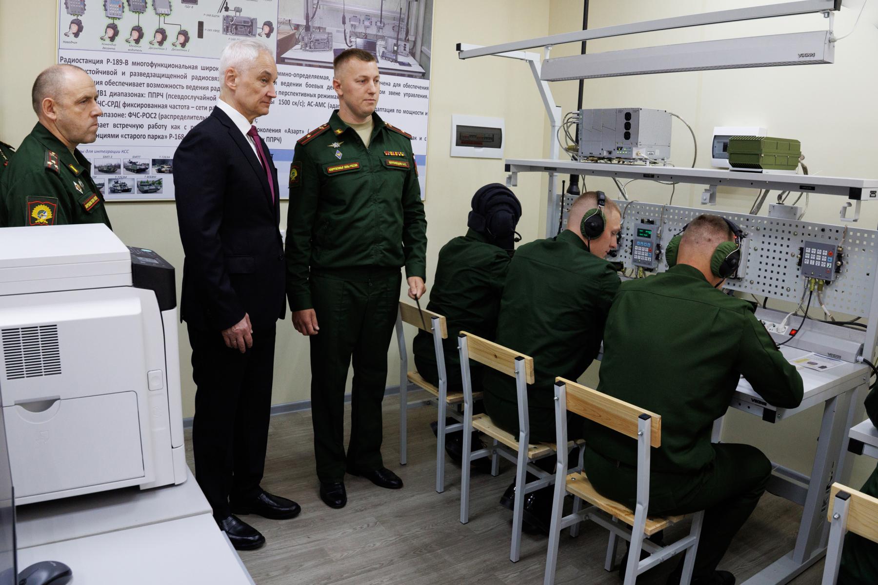 Фото Минобороны опубликовало кадры приезда Андрея Белоусова в Новосибирск: 20 кадров главы военного ведомства 9 - Сиб.ФМ Фото Минобороны опубликовало кадры приезда Андрея Белоусова в Новосибирск: 20 кадров главы военного ведомства 9